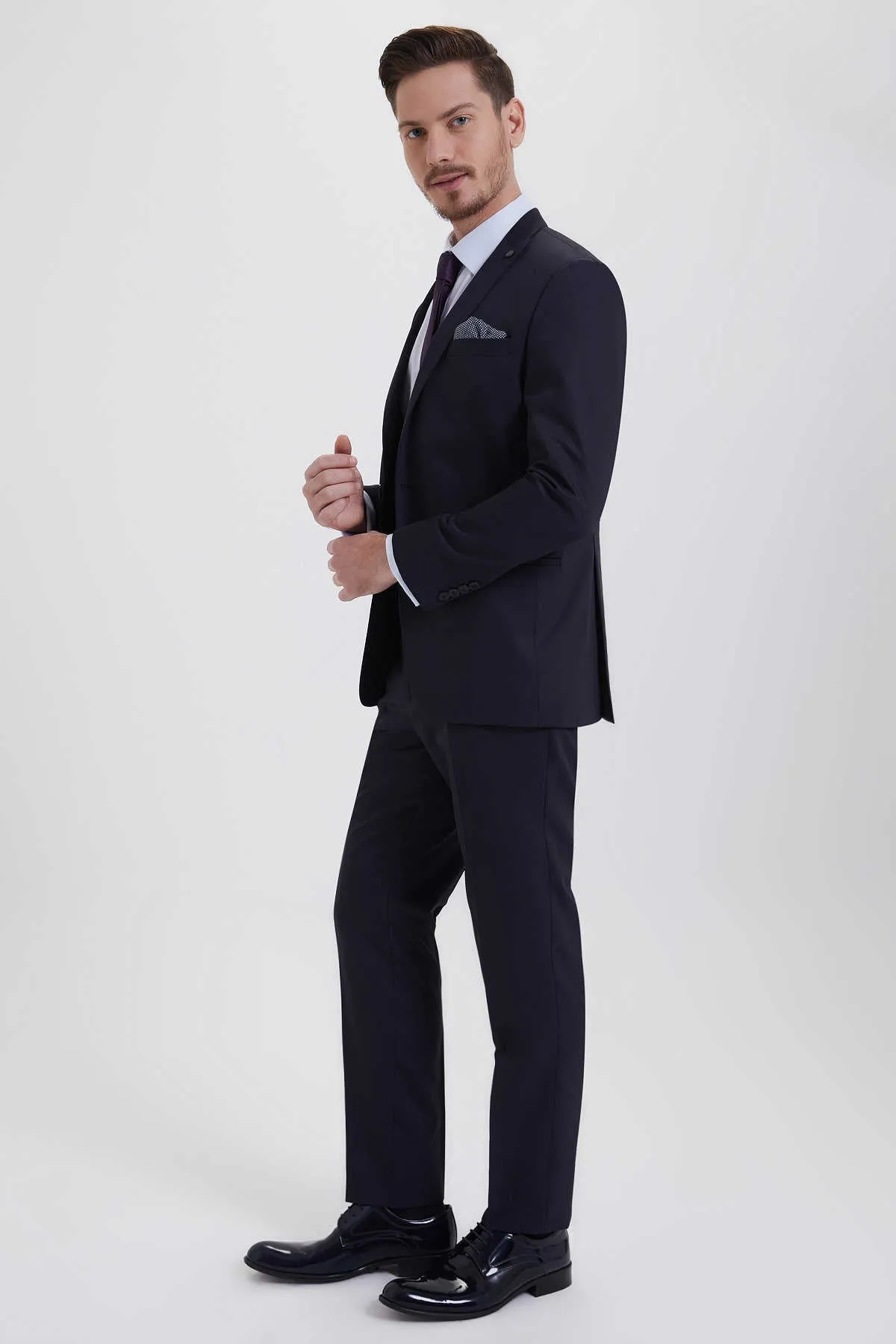 Slim Fit Peak Lapel Patterned Wool Blend Classic Suit, Navy D.
